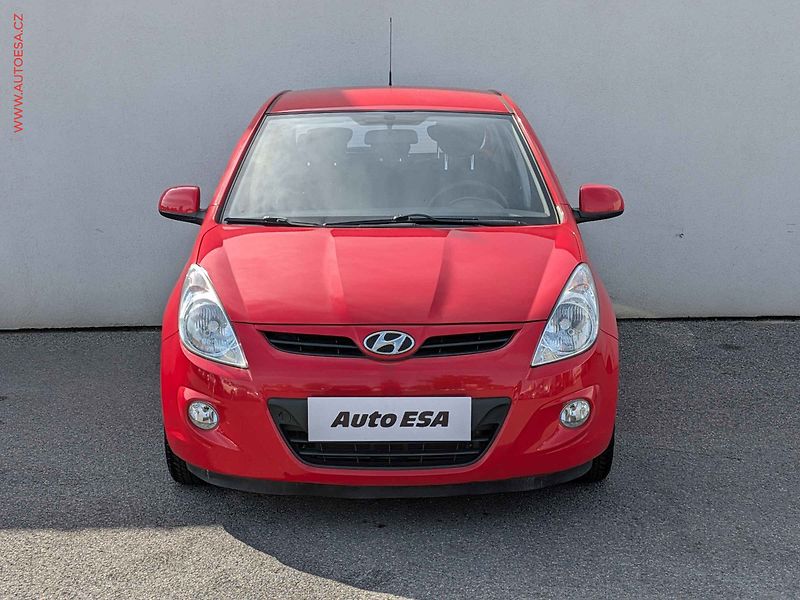 Hyundai i20 (2011) 1.2i, ČR, AC - fotka 2 z 13