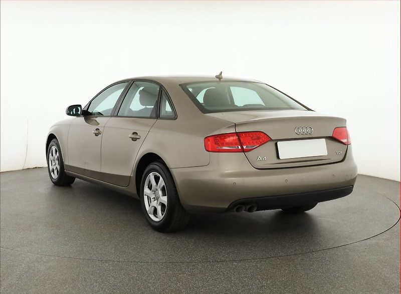 Audi A4 (2010) 2.0 TDI, Serv.kniha, Xenony - fotka 4 z 14