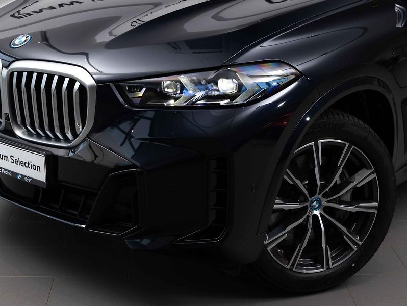 BMW X5 xDrive50e - fotka 7 z 24