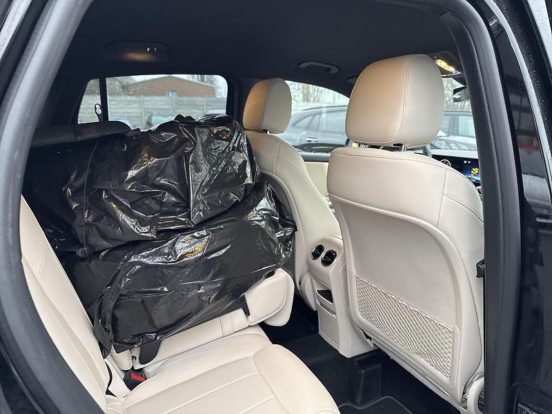 Mercedes-Benz GLA 200 d 4MATIC - fotka 15 z 16