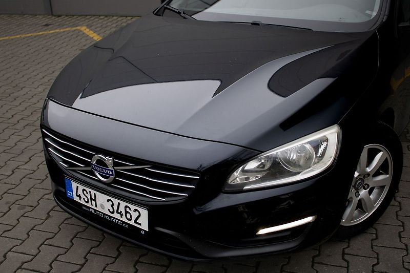 Volvo V60 - fotka 2 z 36