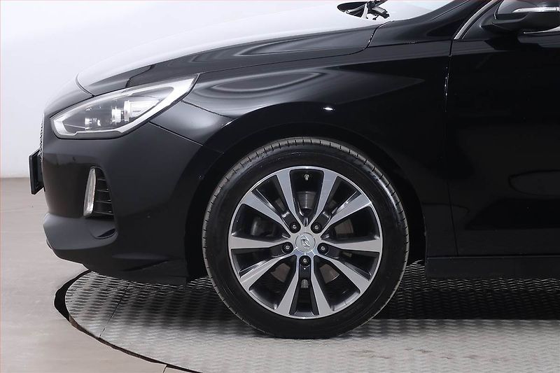 Hyundai i30 (2018) Style 1.4 T-GDI, Serv.kniha - fotka 15 z 24
