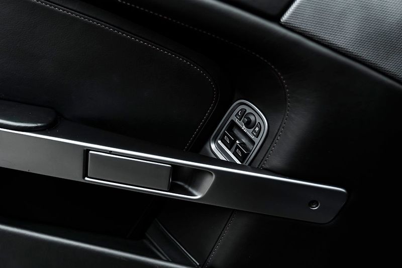Aston Martin DB9 - fotka 16 z 19