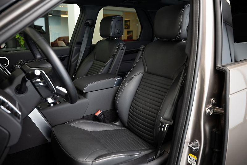 Land Rover Discovery D300 SE Approved/7 míst/ - fotka 8 z 27