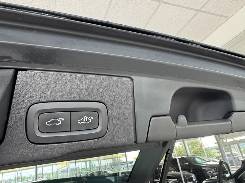 Volvo XC60 T8 AWD*Recharge*REZERVACE! - fotka 33 z 36