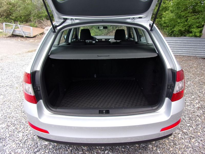 Škoda Octavia 1.6TDi81kW DPH ČR 1.MAJ. 2xKOL - fotka 19 z 23