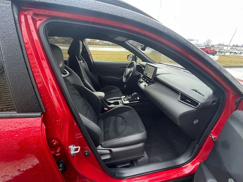 Toyota Corolla Cross 2.0 Hybrid FWD GR SPORT - fotka 28 z 29