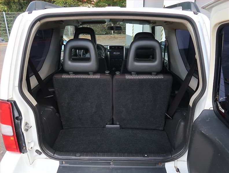 Suzuki Jimny (2012) 1.3 16V, 4X4 - fotka 13 z 17