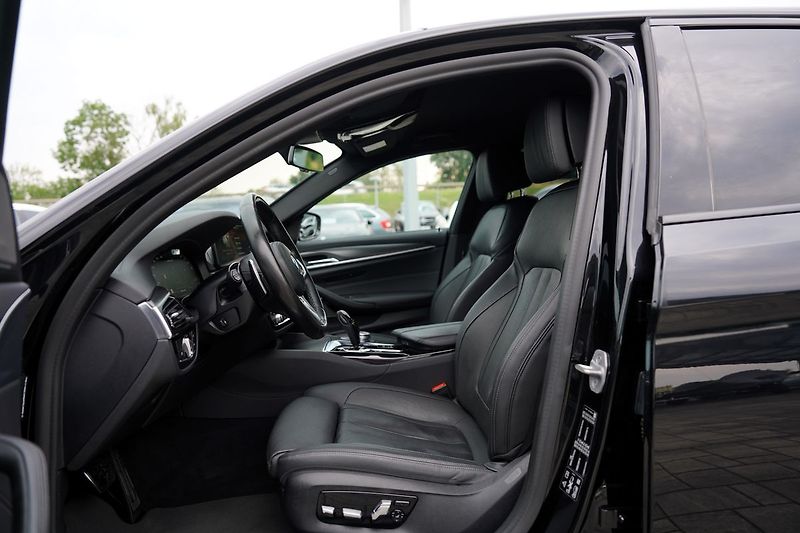 BMW Řada 5 M550i xDrive/Lasery,HUD/530PS - fotka 22 z 44