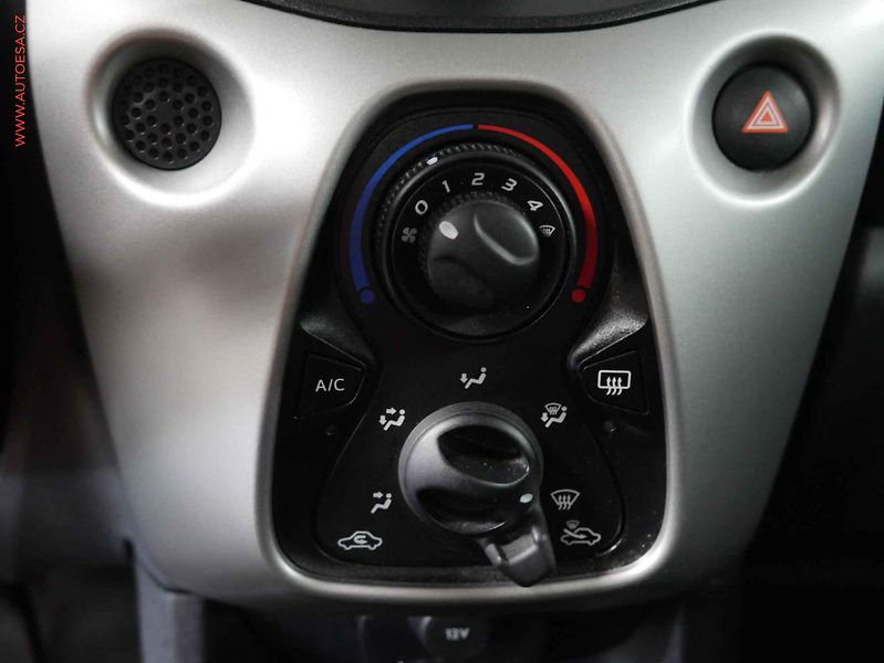 Citroën C1 (2017) 1.2i, 1.maj,ČR, Klima - fotka 15 z 16