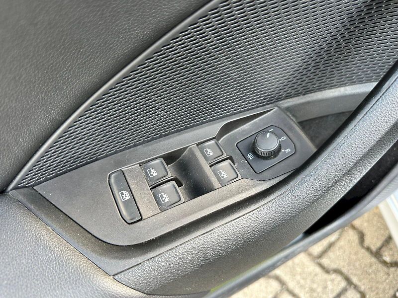 Škoda Octavia (2023) 2.0 TDI 85kW Ambition Combi - fotka 8 z 22