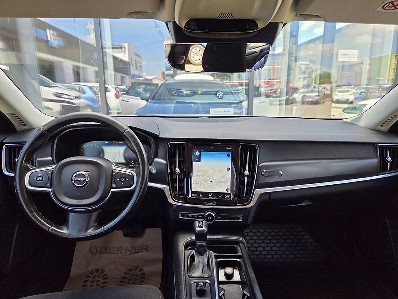 Volvo V90 (2018) D4 2.0 140kW - fotka 14 z 43