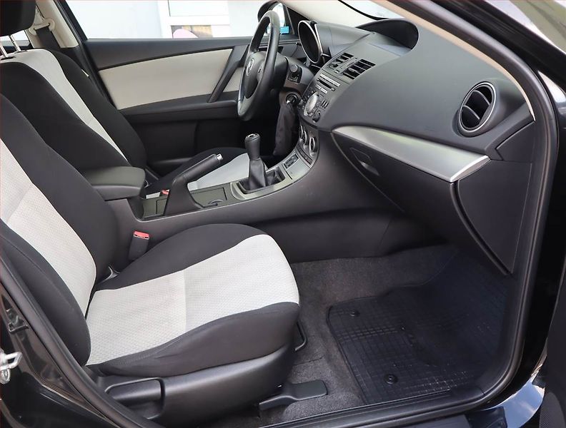 Mazda 3 (2010) 1.6, Tempomat, Vyhř. sedaček - fotka 9 z 16