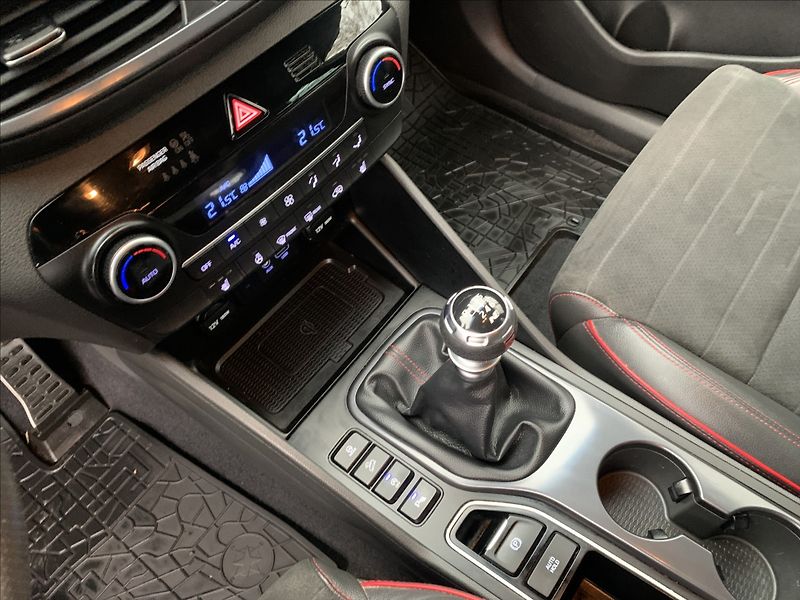 Hyundai Tucson 1,6 CRDI 4x4 N Line 1.MAJ.,ČR - fotka 16 z 24