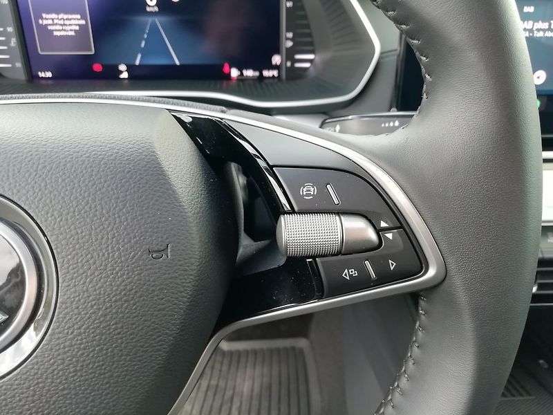 Škoda Octavia Selection 1,5 TSI 85 kW - fotka 9 z 24