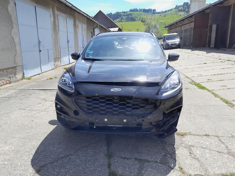 Ford Kuga 2,5 PHVE ST Line - fotka 2 z 17