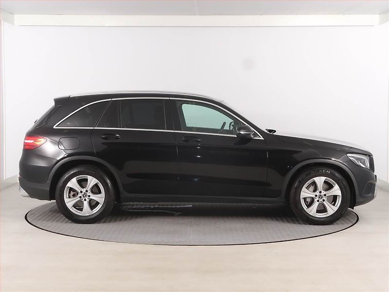 Mercedes-Benz GLC (2018) 350 d 4MATIC - fotka 6 z 12