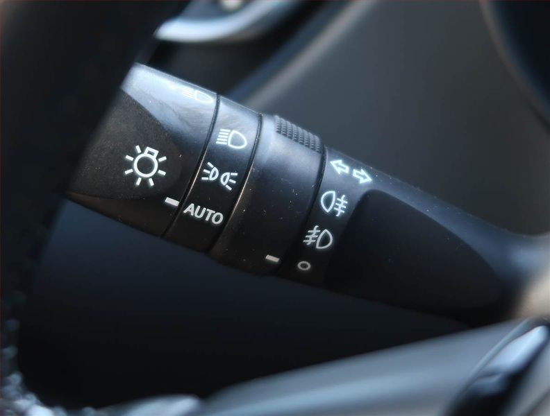 Toyota C-HR (2022) Business 1.8 Hybrid, digi klim - fotka 21 z 22