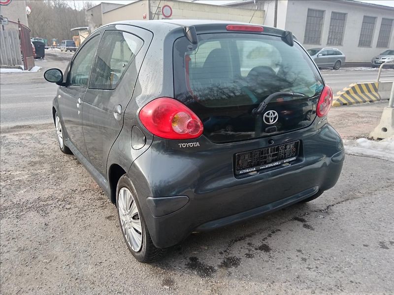 Toyota Aygo 1,0 VVTi  Cool - fotka 9 z 19