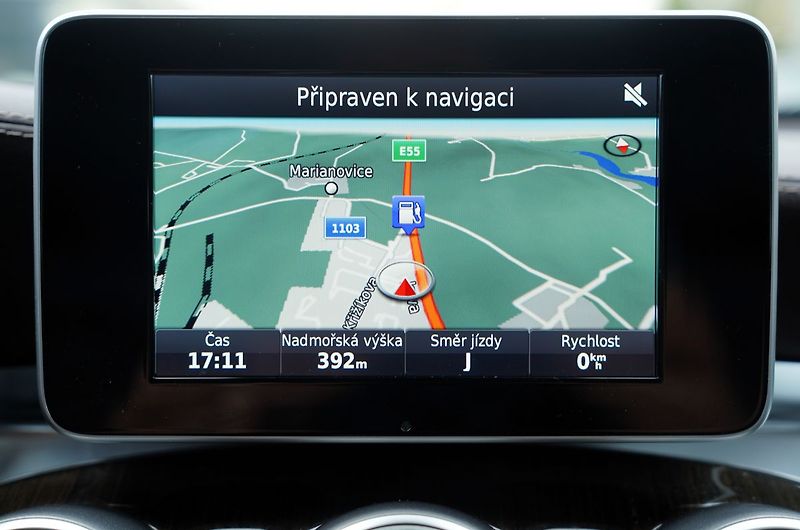 Mercedes-Benz GLC 250i 4Matic/kůže/Led/9AT/ČR - fotka 38 z 43