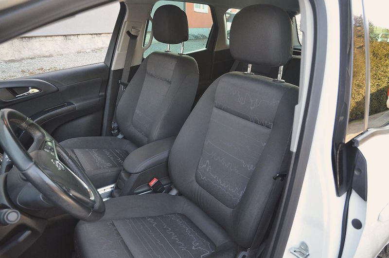 Opel Meriva (2012) 1.4 88kW Design Ed. / 2x kola - fotka 23 z 41