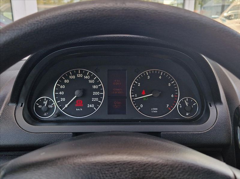 Mercedes-Benz Třídy A 1,7 i 85kW AC VÝHŘEV NOVÁ STK - fotka 20 z 27