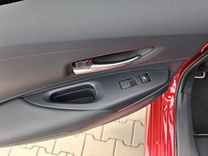 Toyota Corolla 2.0 HSD e-CVT Executive VIP JB - fotka 23 z 26