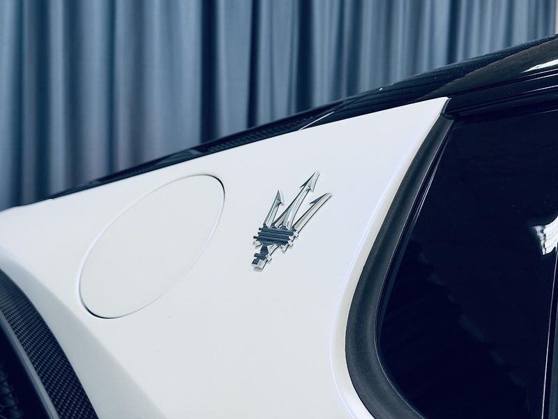 Maserati MC20 (2021) NOVITEC Bianco Audace Lift MAX - fotka 11 z 32