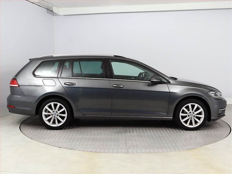 Volkswagen Golf (2017) 1.4 TSI, Automat, Tempomat - fotka 6 z 17