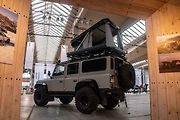 Skořepinové stany jsou odolnější, při jízdě aerodynamičtější a rozložit i složit je zvládnete za pár vteřin.
