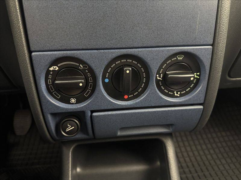 Citroën Berlingo 1,6 i 80kW SERVIS TAŽNÉ KLIMA - fotka 13 z 25