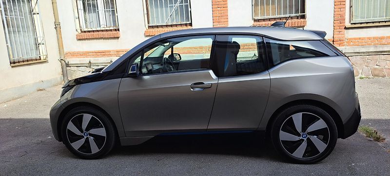 BMW i3 (2015) REX*LED*VÝBAVA*STAV*VÝHŘEV - fotka 7 z 42
