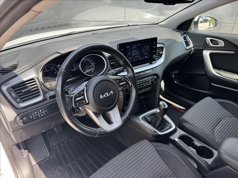 Kia Ceed 1,6 CRDI 100kW Exclusive ČR DP - fotka 9 z 30