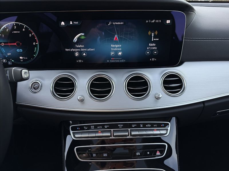 Mercedes-Benz Třídy E 300de 4Matic - fotka 20 z 34