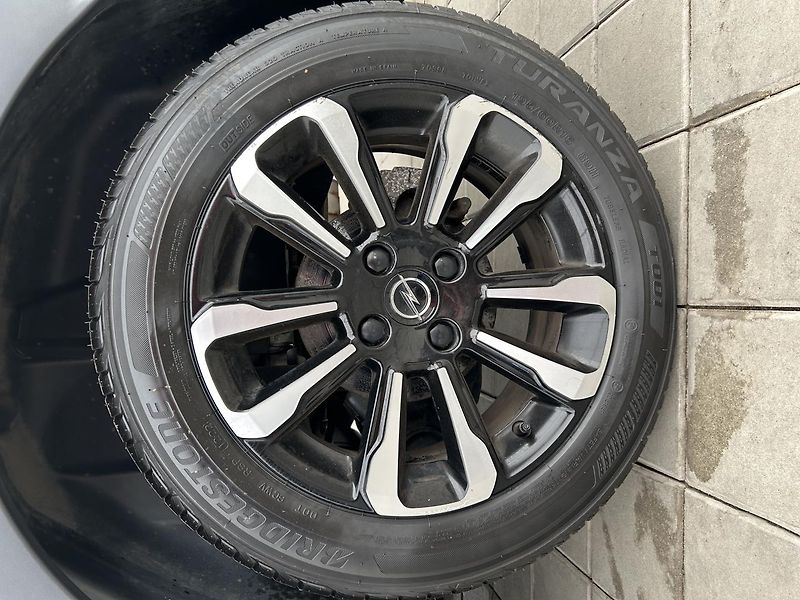 Opel Crossland 1.2 Turbo 130k Elegance - fotka 28 z 28