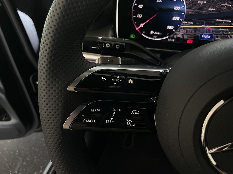 Mercedes-Benz GLC 200d 4Matic - fotka 19 z 33