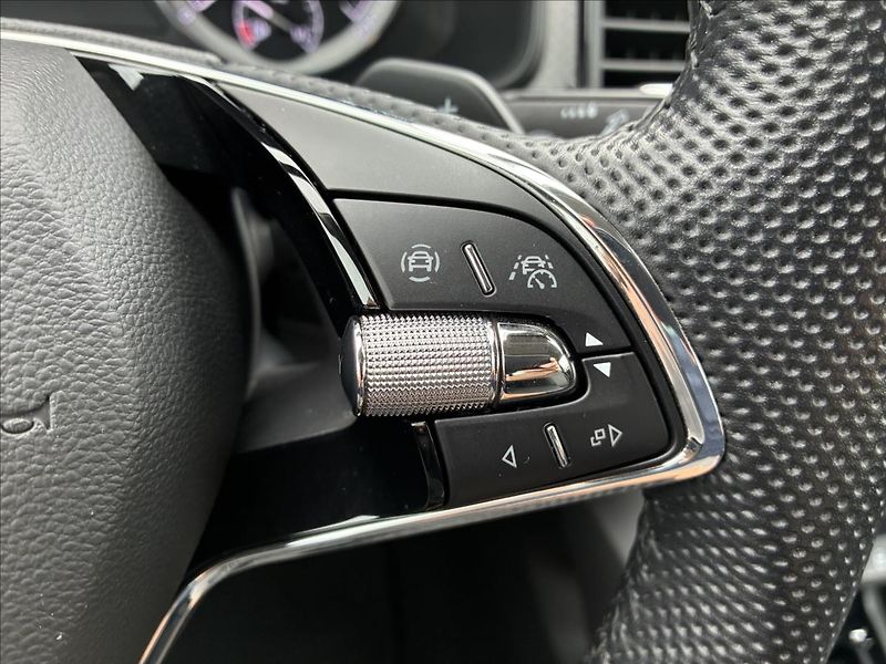 Škoda Kodiaq 2,0 TDI TAŽNÉ KEYLESS KAMERA - fotka 34 z 36