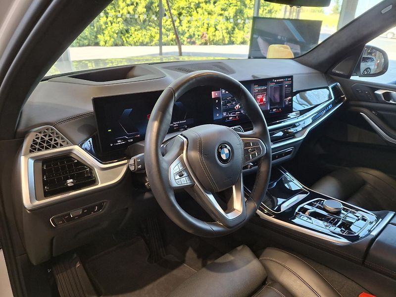 BMW X7 xDrive 40d Individuál - fotka 8 z 31