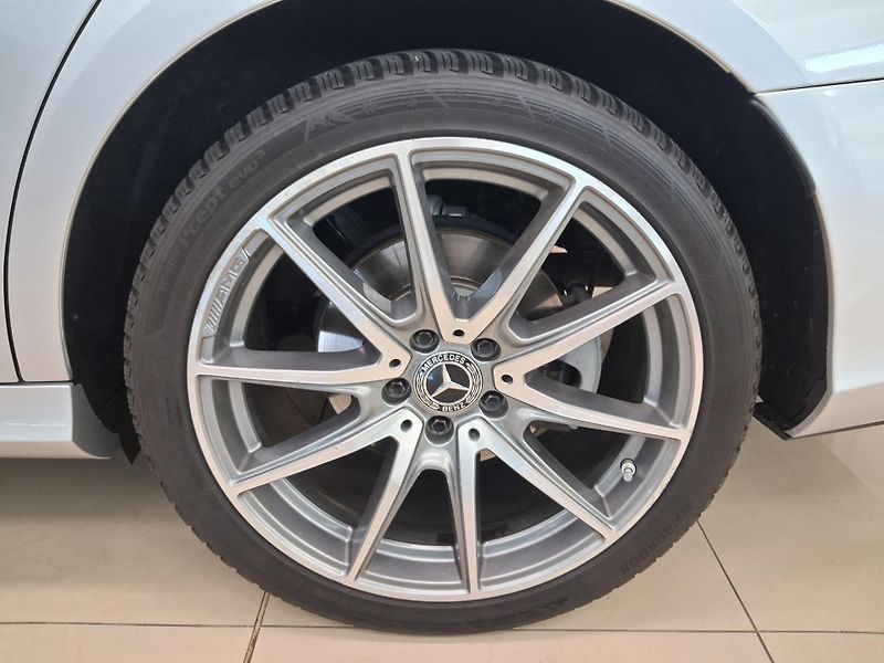 Mercedes-Benz Třídy E E 220d 4MATIC Sport Style, ČR - fotka 31 z 32