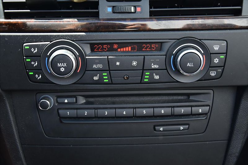 BMW Řada 3 320d 135kW CABRIO XENON KŮŽE - fotka 23 z 27