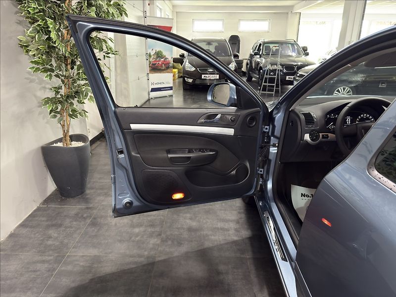 Škoda Octavia 1,4   TSI STYLE XENON SERVIS - fotka 6 z 35