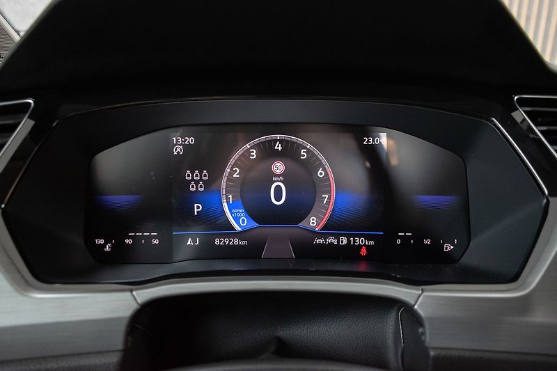 Volkswagen Touran 1.5 TSI TAŽNÉ*7.MÍST*DPH*ČR 1M - fotka 23 z 46