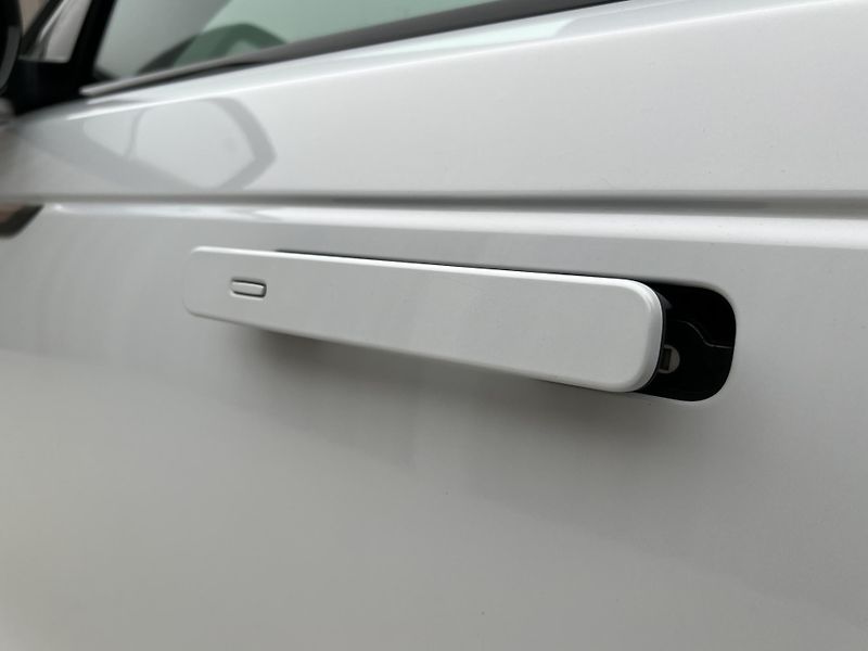 Land Rover Range Rover Velar D300 SE AUT - fotka 15 z 53
