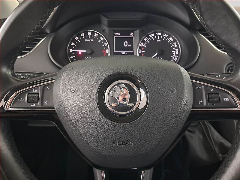Škoda Octavia (2015) 1.6 TDI, Tempomat - fotka 16 z 19