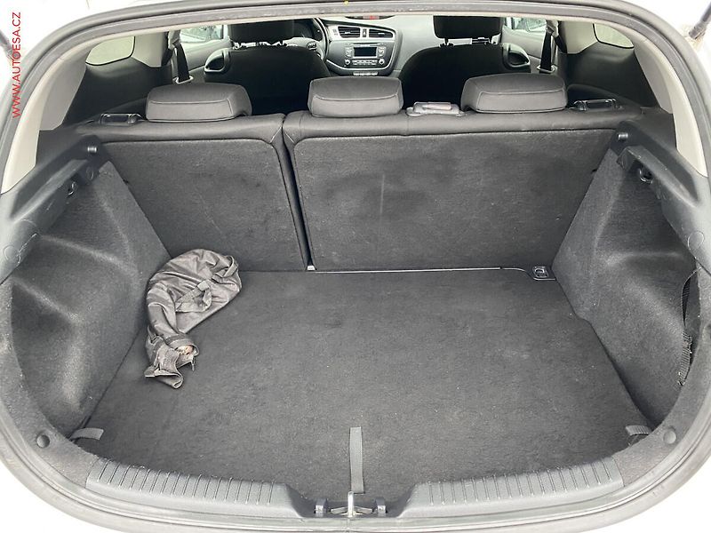 Kia Ceed (2015) 1.4 i, Style, TZ,  výhřev sed - fotka 7 z 14