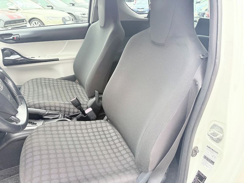 Toyota iQ 1.0 automat - fotka 12 z 22