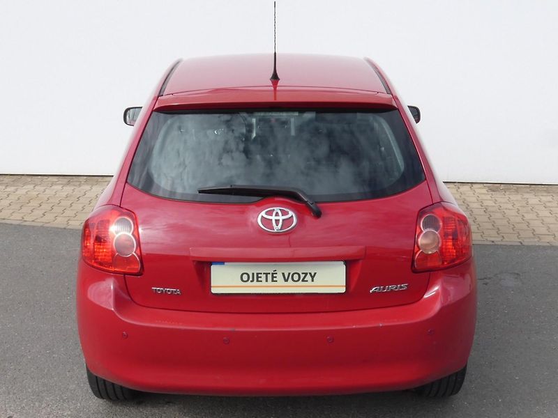 Toyota Auris (2009) 1,6 91KW - fotka 12 z 30