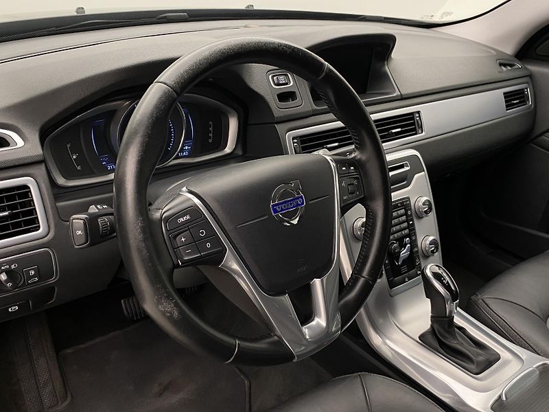 Volvo XC70 D4 AWD SUMMUM AUT CZ - fotka 18 z 39