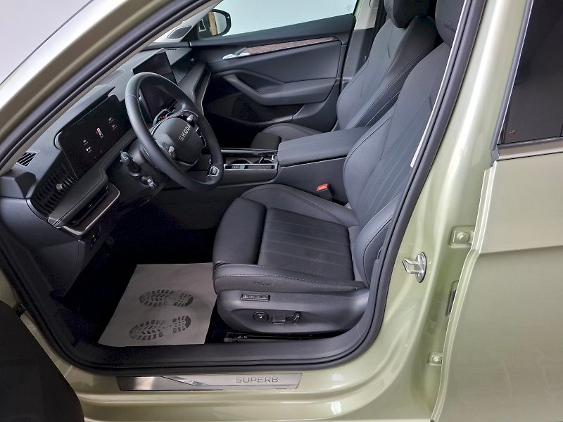 Škoda Superb (2025) COMBI L&K TD 110/2.0 A7F - fotka 9 z 30