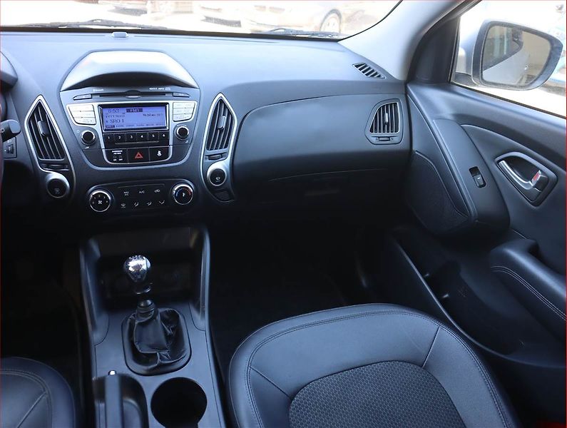 Hyundai ix35 (2011) 1.7 CRDi, Park. senzory - fotka 8 z 15